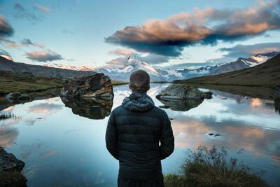 Man overlooking canyon.