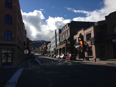 Main street of Park City, Utah, showing several shops.